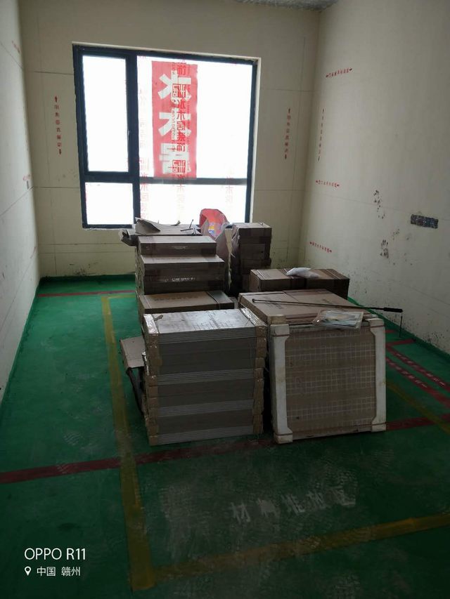 4做地坪漆后并做標(biāo)識線材料堆放區(qū)域，讓工地施工更有序.jpg