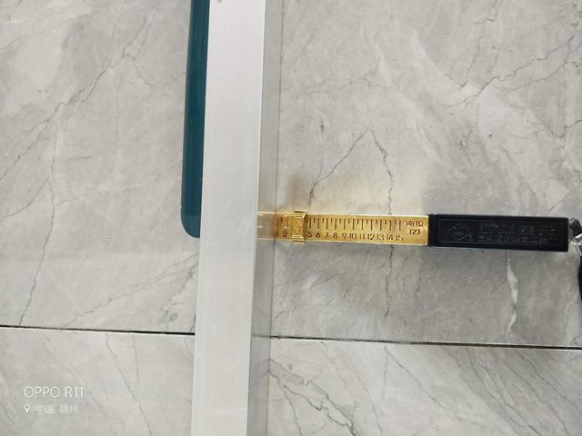 8地磚鋪貼完后檢測瓷磚縫隙是否均勻，平整度縫隙是否合格.jpg