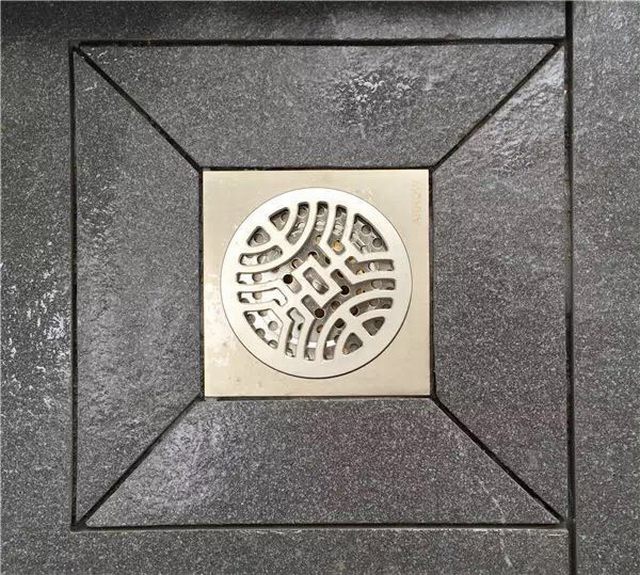 17衛(wèi)生間，陽臺地漏做“回字形”工藝處理，讓下水更快.jpg