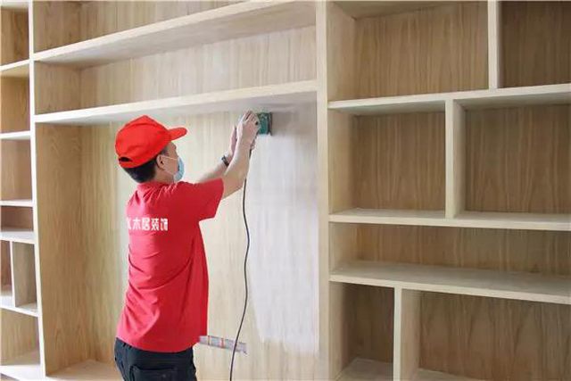 6打磨要到位，每次打磨到無(wú)亮點(diǎn)，但不能打磨傷角及傷面板。這樣油漆后界面才光滑.jpg